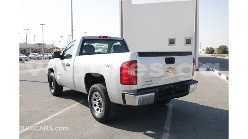 Big with watermark chevrolet silverado estuaire import dubai 4687