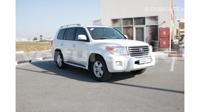 Big with watermark toyota land cruiser estuaire import dubai 4695