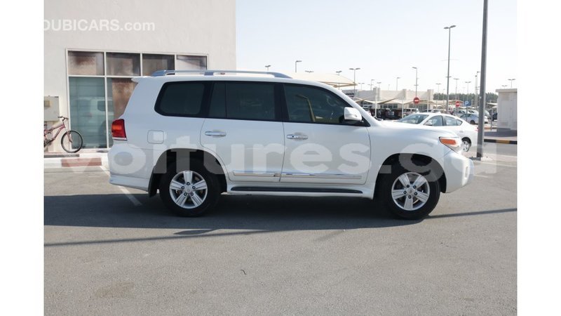 Big with watermark toyota land cruiser estuaire import dubai 4695