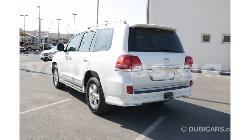 Big with watermark toyota land cruiser estuaire import dubai 4695