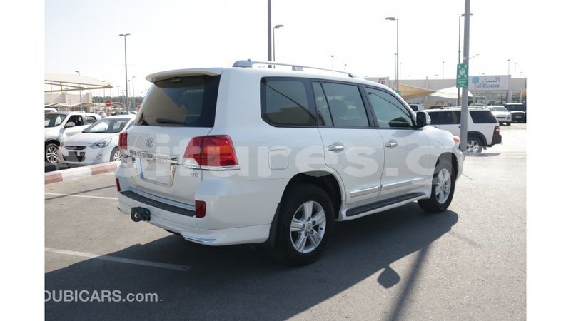 Big with watermark toyota land cruiser estuaire import dubai 4695