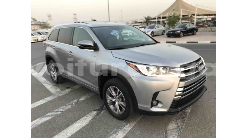 Big with watermark toyota highlander estuaire import dubai 4700