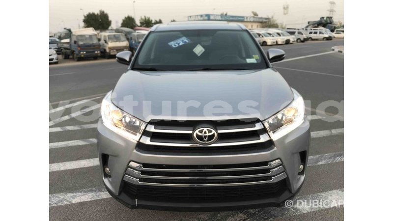 Big with watermark toyota highlander estuaire import dubai 4700