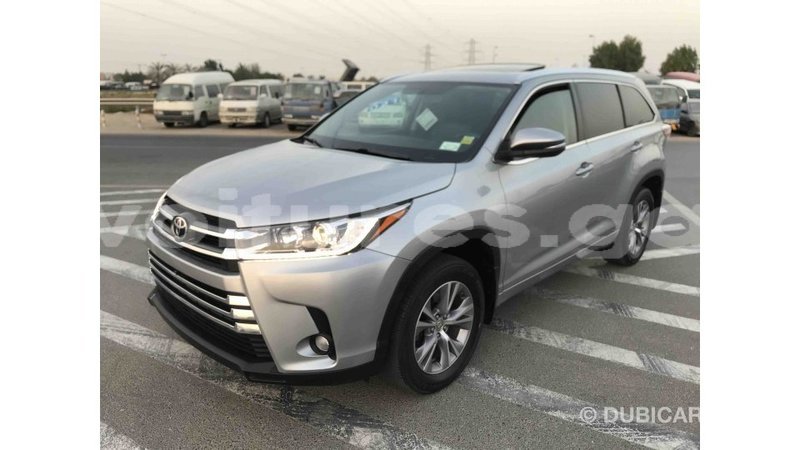 Big with watermark toyota highlander estuaire import dubai 4700