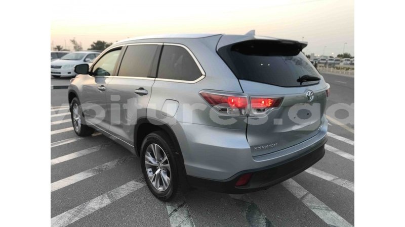 Big with watermark toyota highlander estuaire import dubai 4700