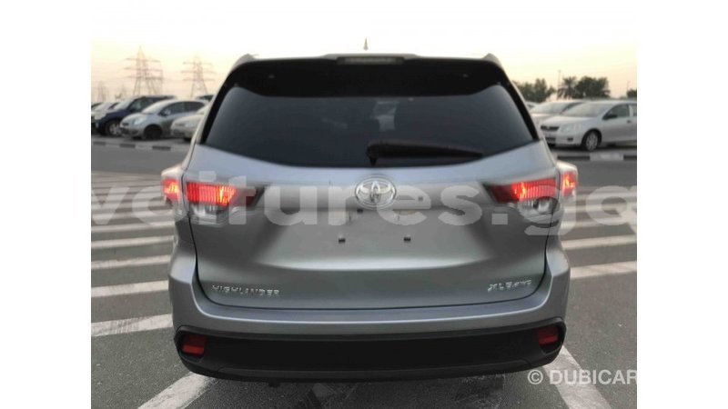 Big with watermark toyota highlander estuaire import dubai 4700