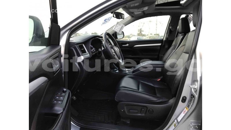 Big with watermark toyota highlander estuaire import dubai 4700