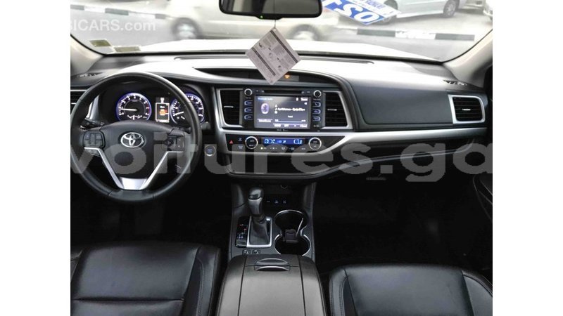 Big with watermark toyota highlander estuaire import dubai 4700