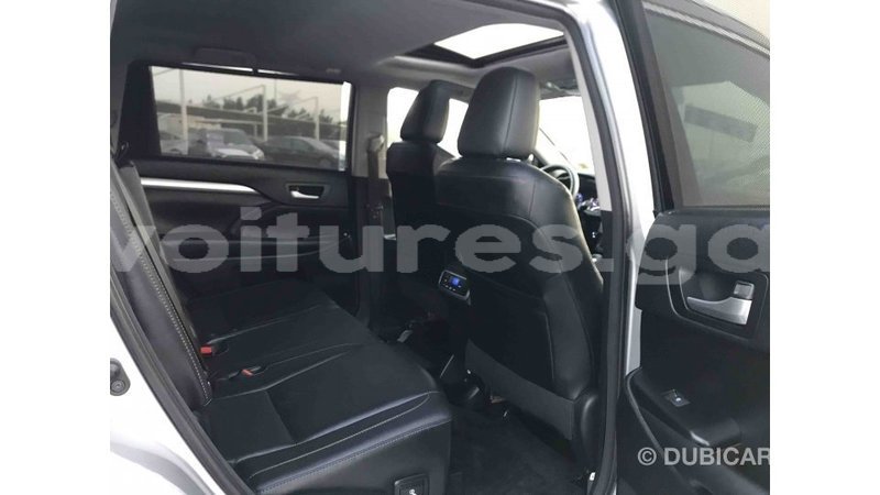 Big with watermark toyota highlander estuaire import dubai 4700