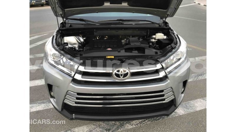 Big with watermark toyota highlander estuaire import dubai 4700