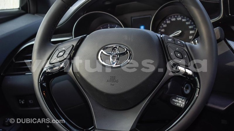 Big with watermark toyota c hr estuaire import dubai 4704