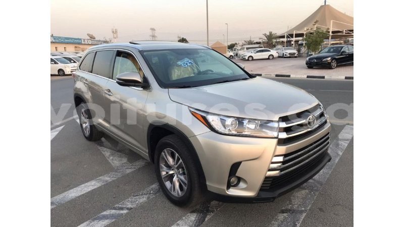 Big with watermark toyota highlander estuaire import dubai 4706