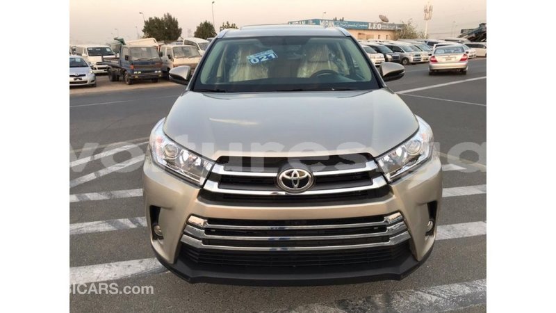 Big with watermark toyota highlander estuaire import dubai 4706