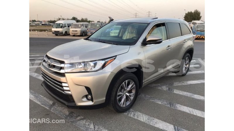 Big with watermark toyota highlander estuaire import dubai 4706