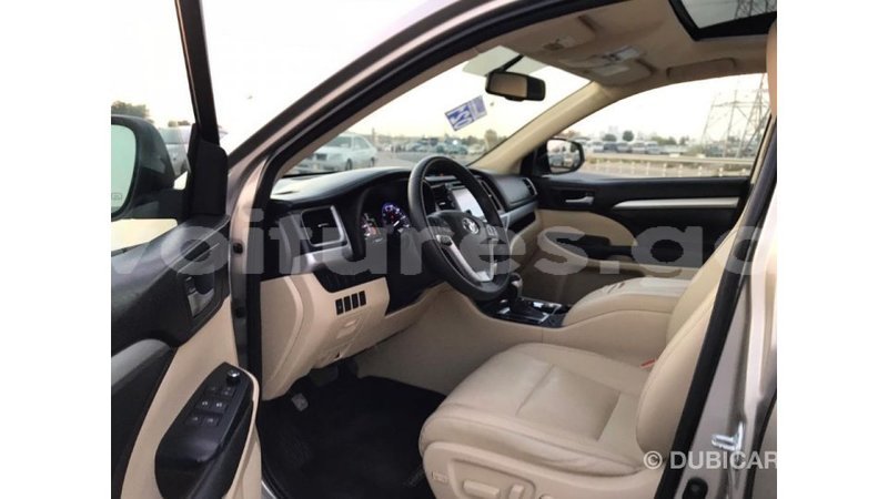 Big with watermark toyota highlander estuaire import dubai 4706