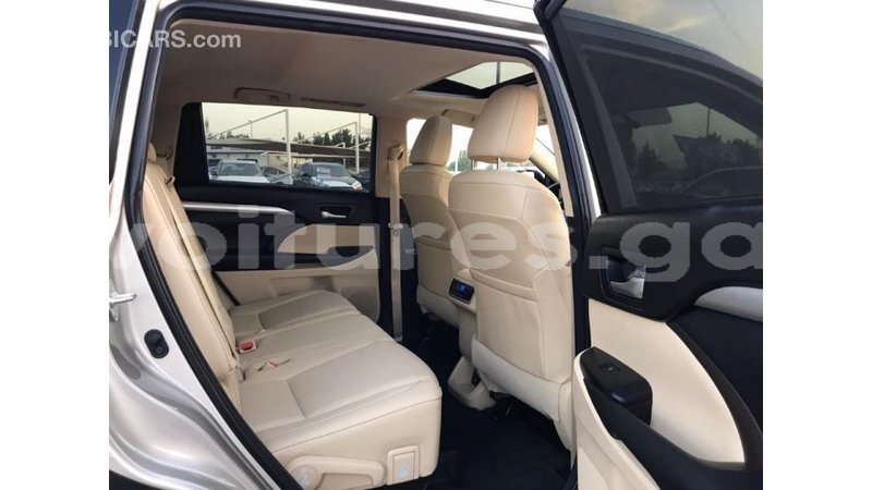 Big with watermark toyota highlander estuaire import dubai 4706