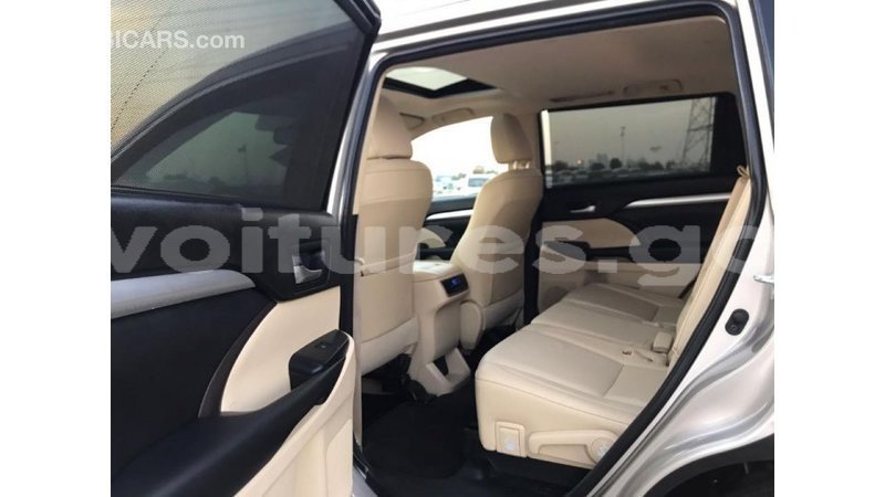 Big with watermark toyota highlander estuaire import dubai 4706