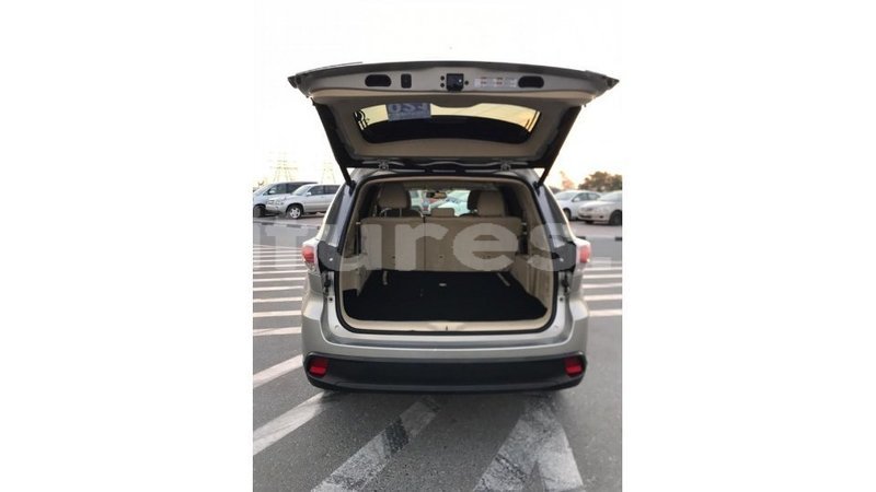 Big with watermark toyota highlander estuaire import dubai 4706