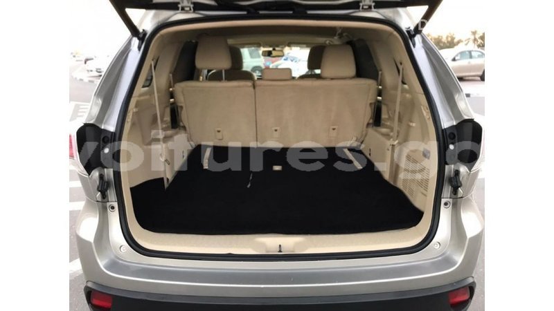 Big with watermark toyota highlander estuaire import dubai 4706