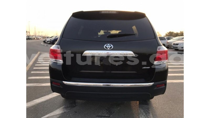 Big with watermark toyota highlander estuaire import dubai 4709