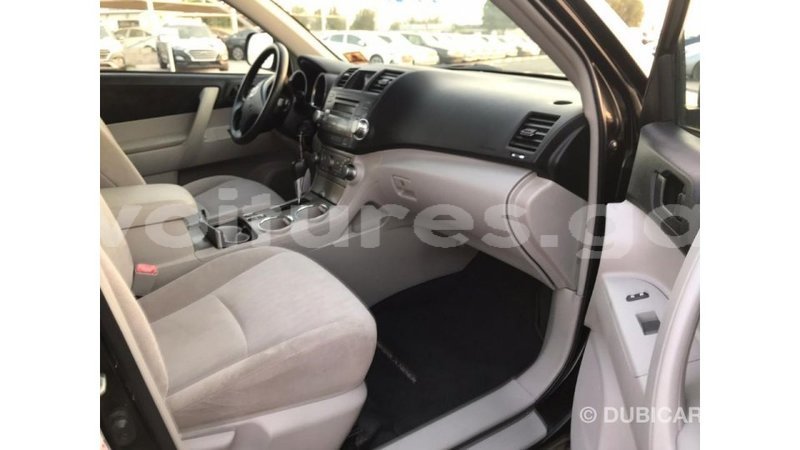 Big with watermark toyota highlander estuaire import dubai 4709