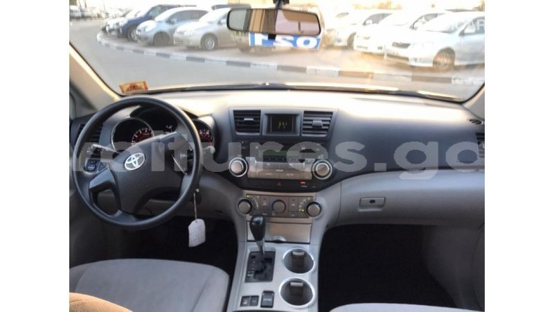 Big with watermark toyota highlander estuaire import dubai 4709