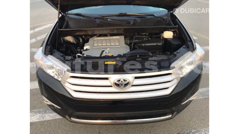 Big with watermark toyota highlander estuaire import dubai 4709