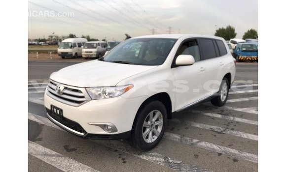 Acheter Import Voiture Toyota Highlander Blanc à Import - Dubai, Estuaire Acheter Import Voiture Toyota Highlander Blanc à Import - Dubai, Estuaire