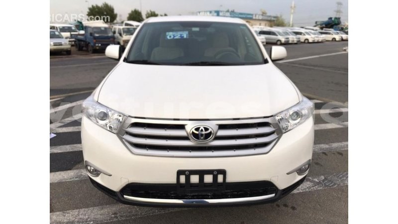 Big with watermark toyota highlander estuaire import dubai 4710