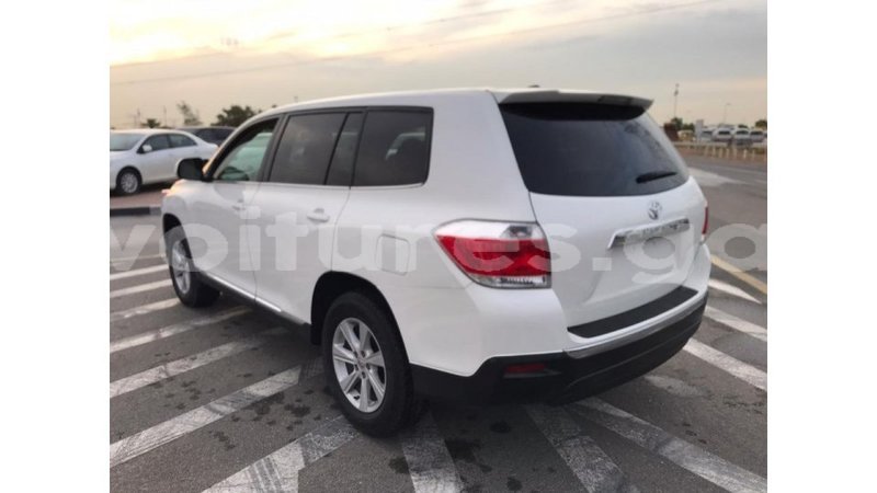 Big with watermark toyota highlander estuaire import dubai 4710