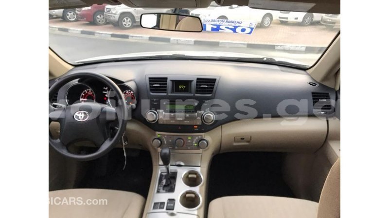 Big with watermark toyota highlander estuaire import dubai 4710