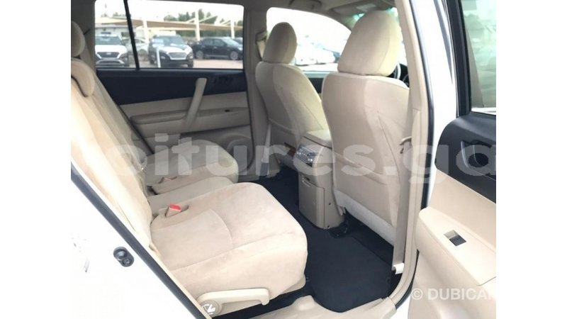 Big with watermark toyota highlander estuaire import dubai 4710