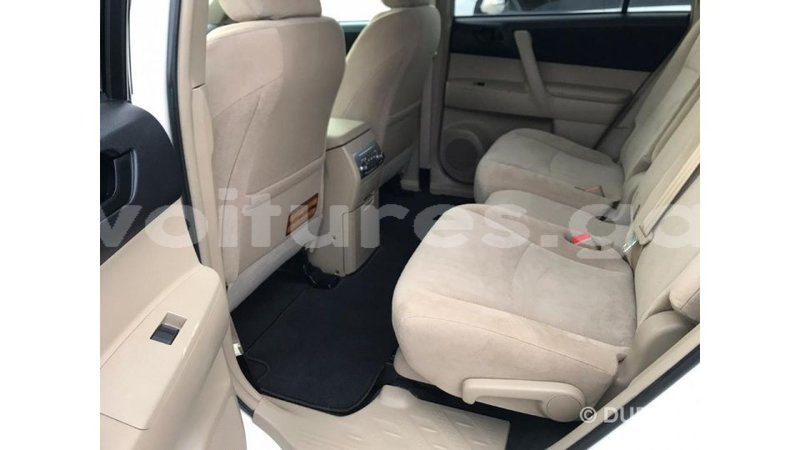 Big with watermark toyota highlander estuaire import dubai 4710