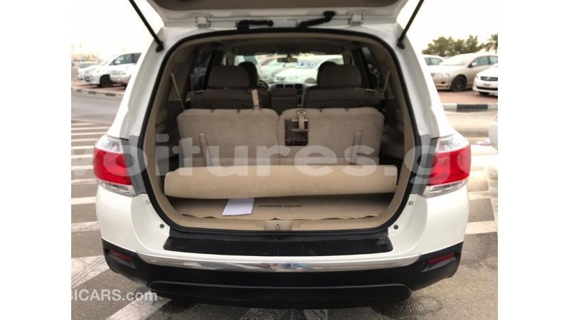 Big with watermark toyota highlander estuaire import dubai 4710