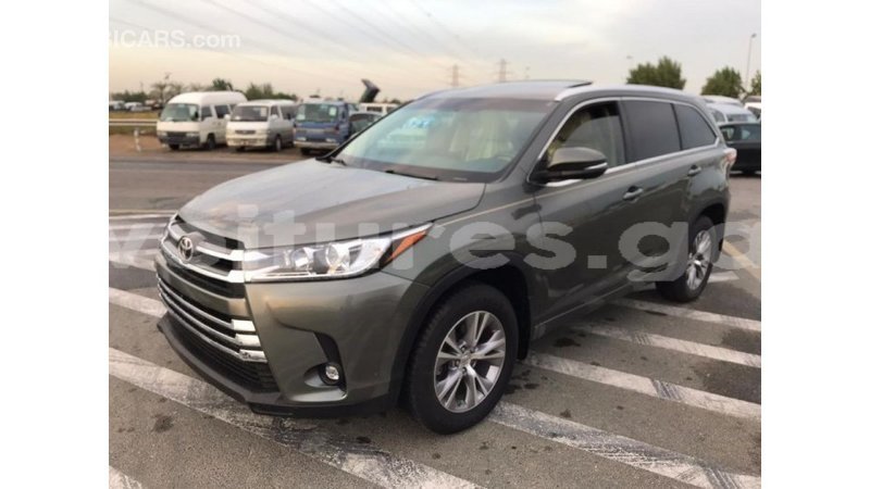 Big with watermark toyota highlander estuaire import dubai 4711