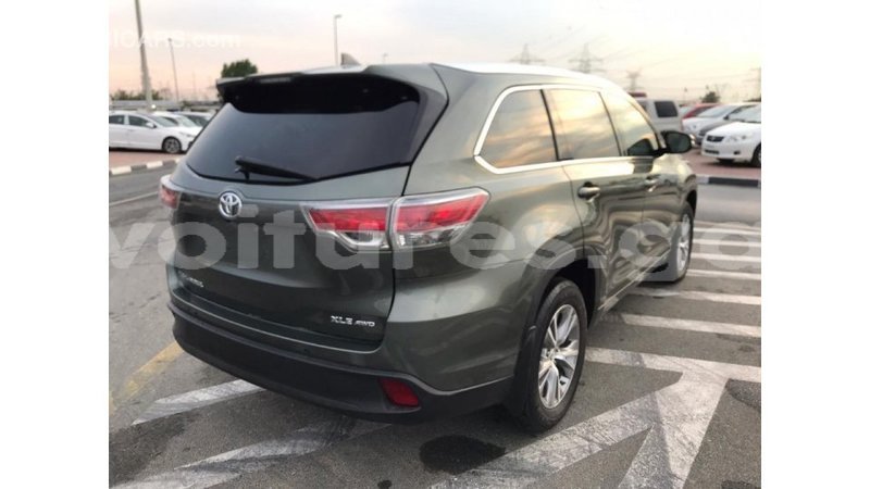 Big with watermark toyota highlander estuaire import dubai 4711