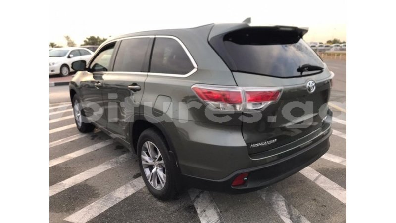 Big with watermark toyota highlander estuaire import dubai 4711