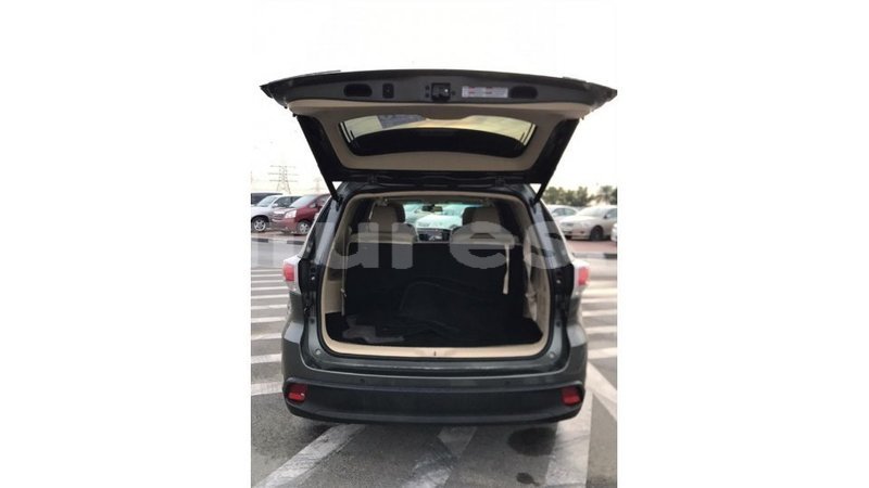 Big with watermark toyota highlander estuaire import dubai 4711