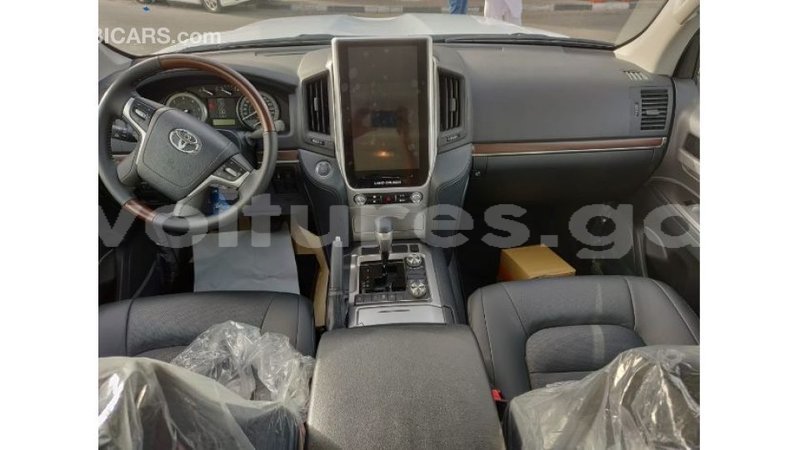 Big with watermark toyota land cruiser estuaire import dubai 4713