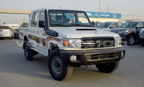 Acheter Import Voiture Toyota Land Cruiser Blanc à Import - Dubai, Estuaire Acheter Import Voiture Toyota Land Cruiser Blanc à Import - Dubai, Estuaire