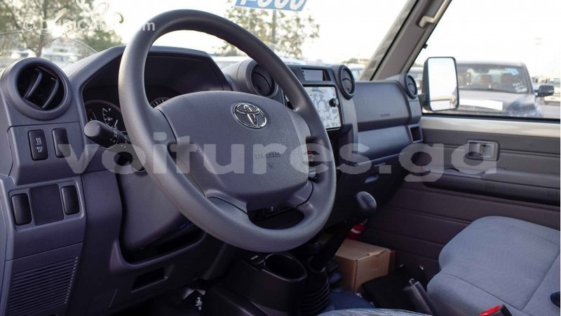 Big with watermark toyota land cruiser estuaire import dubai 4714