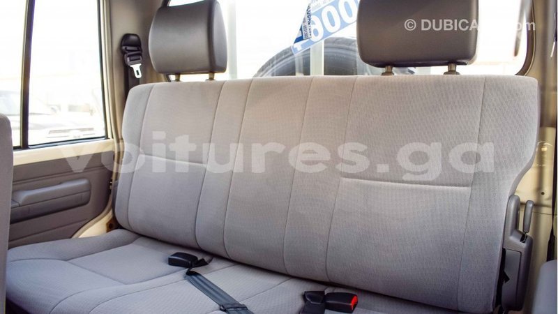 Big with watermark toyota land cruiser estuaire import dubai 4714