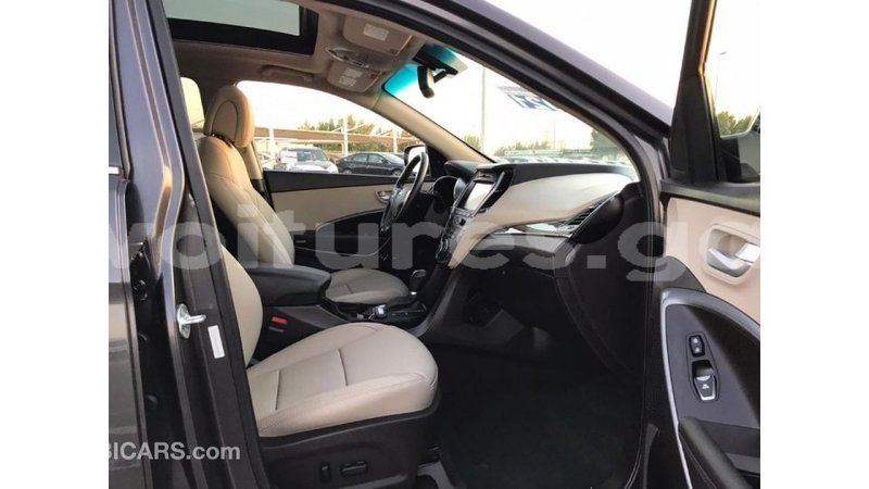 Big with watermark hyundai santa fe estuaire import dubai 4716