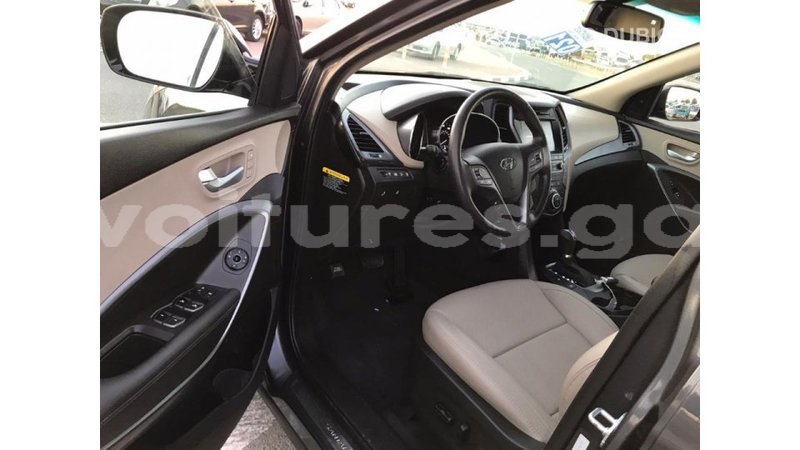 Big with watermark hyundai santa fe estuaire import dubai 4716