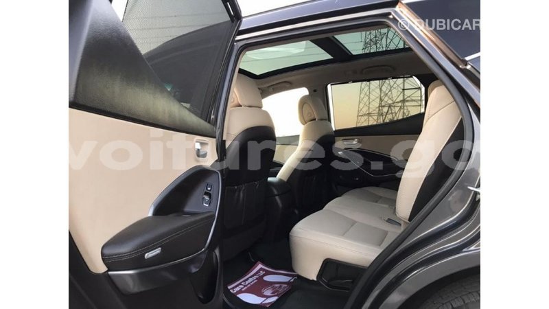 Big with watermark hyundai santa fe estuaire import dubai 4716