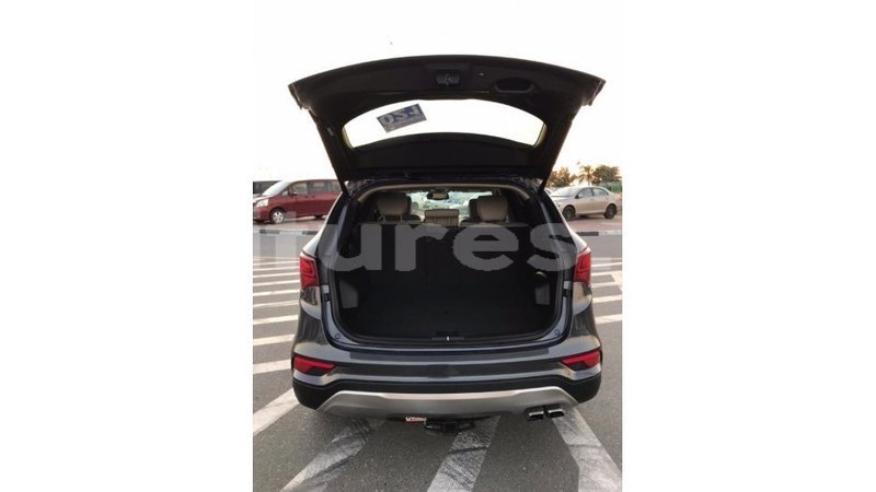 Big with watermark hyundai santa fe estuaire import dubai 4716