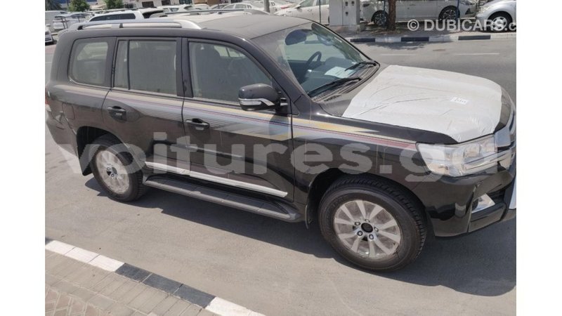 Big with watermark toyota land cruiser estuaire import dubai 4723