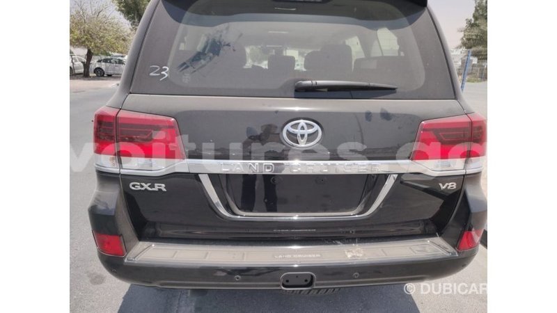 Big with watermark toyota land cruiser estuaire import dubai 4723