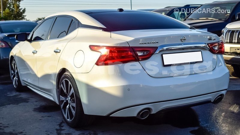 Big with watermark nissan maxima estuaire import dubai 4728