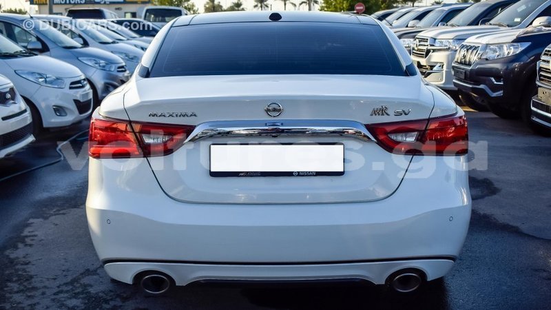 Big with watermark nissan maxima estuaire import dubai 4728